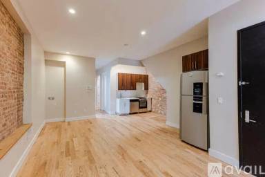 Main picture of 735 Bushwick Ave