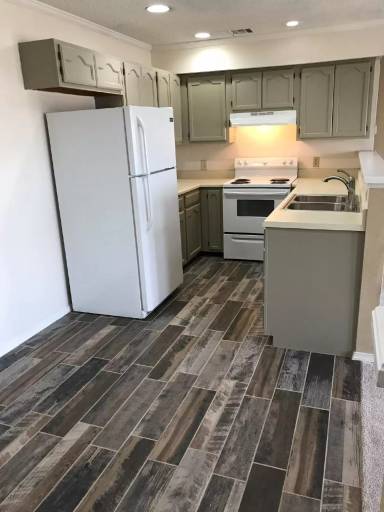 Main picture of 2436 East 10th St