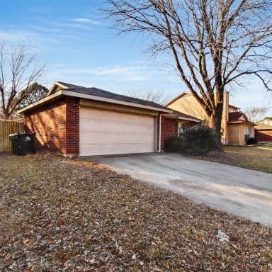 Main picture of 1912 Bosque Ln