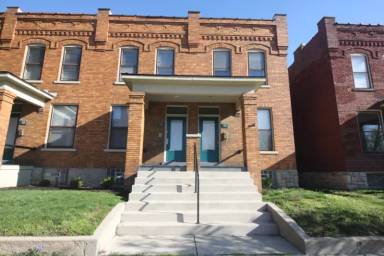Main picture of 76 W Greenwood Ave
