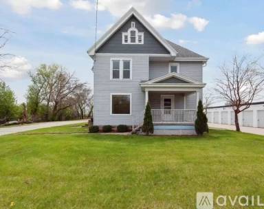 Main picture of 1500 E Delavan Dr