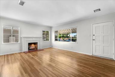 Main picture of 6706 Densmore Ave