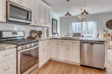 Main picture of 185 Woodview Way