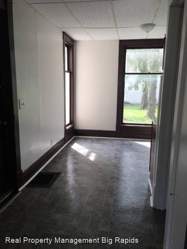 Main picture of 520 S Warren Ave