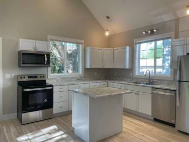 Main picture of 1301 Wolcott Ave