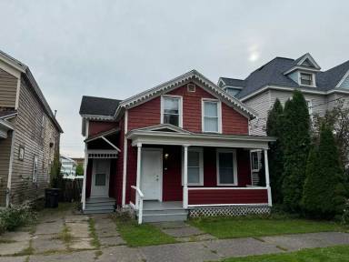 Main picture of 313 W Court St