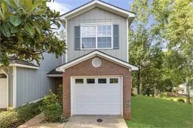Main picture of 101 W Briar Dr
