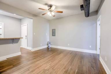 Main picture of 105 N 52nd St