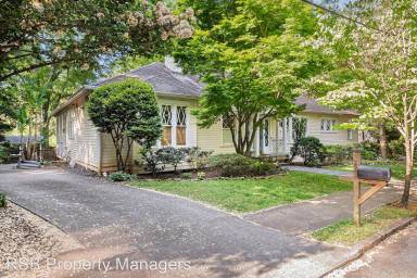 Main picture of 227 E Hancock St