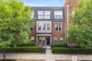 Main picture of 960 Perry St