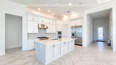 Main picture of 8086 Redonda Loop