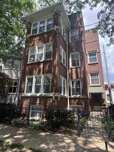 Main picture of 1706 W Byron St