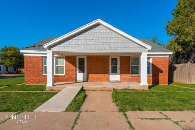 Main picture of 2742 Russell Ave