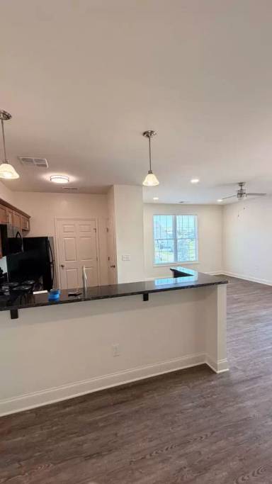 Main picture of 703 Clay Street
