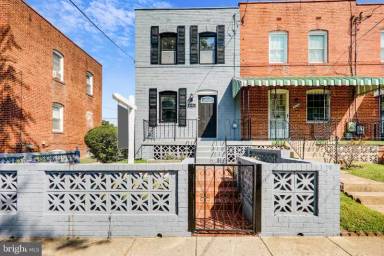 Main picture of 4526 Eads Pl NE