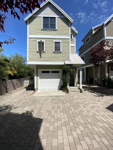 Main picture of 1769 Johnson Ave