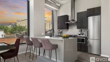 Main picture of 1235 W Randolph St