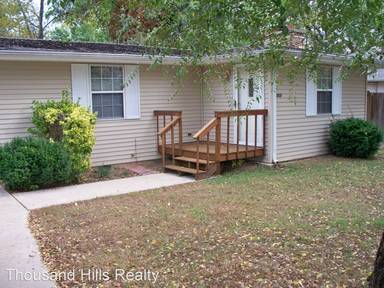 Main picture of 302 Knox Ave