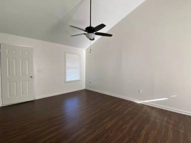 Main picture of 119 Hull St