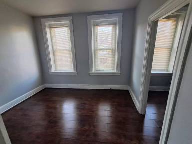 Main picture of 546 W Chestnut St
