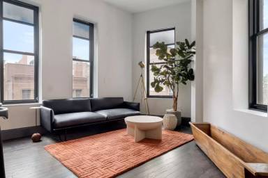 Main picture of 705 Smithfield St