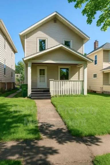 Main picture of 820 N 9th Ave E