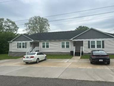 Main picture of 102 Lewis Dr