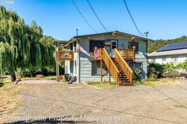 Main picture of 260 Pleasant Ave