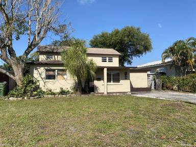 Main picture of 120 SW 68th Ave