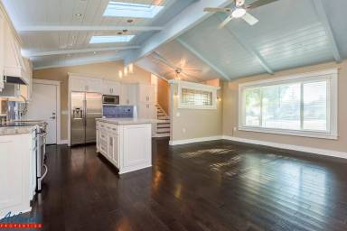 Main picture of 2434 Park Ave