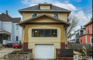Main picture of 1121 S 30th Ave