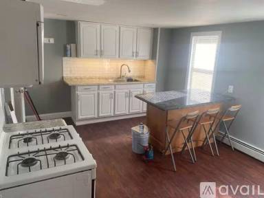 Main picture of 30 Grover St