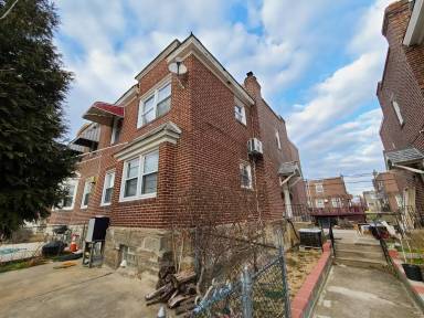 Main picture of 1115 Unruh Ave