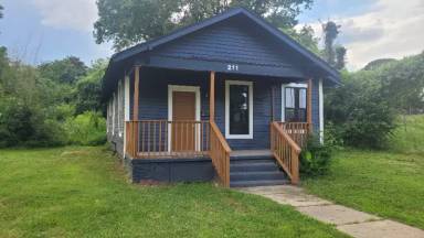 Main picture of 211 Crockett St