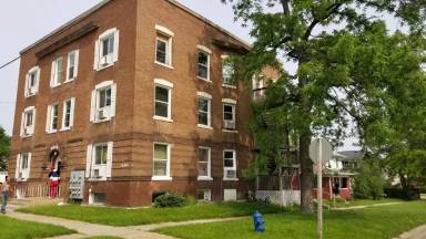 Main picture of 935 W 3rd St