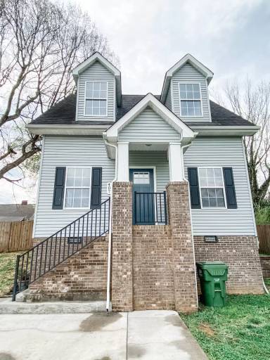 Main picture of 407 N Everett High Rd