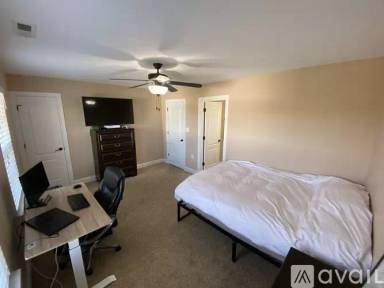 Main picture of 1217 Angie Ln NE