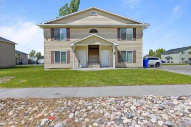 Main picture of 890 Andrews Pl