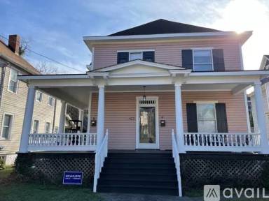 Main picture of 422 Woods Ave SW