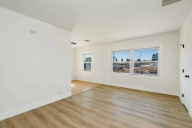 Main picture of 3403 1/2 W 84th Pl