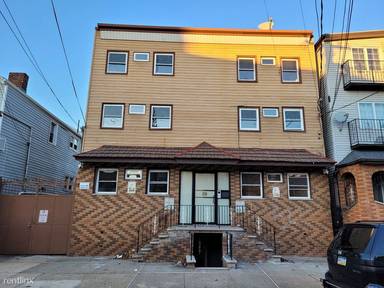 Main picture of 102 Pennington St
