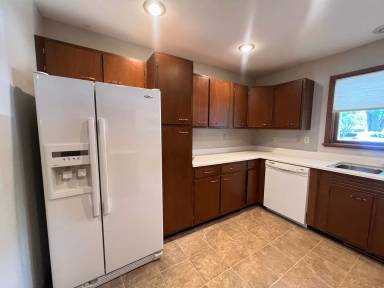 Main picture of 6 Maple Ct
