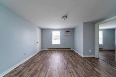 Main picture of 1931 Clement Ave