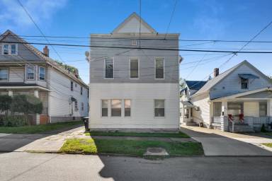 Main picture of 6800 Fullerton Ave