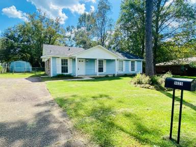 Main picture of 9025 Country View Ct