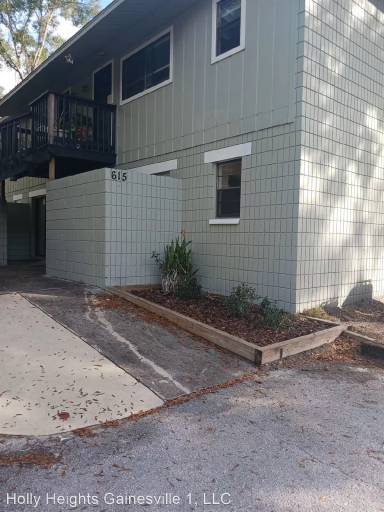 Main picture of 615 SW 67th Ter