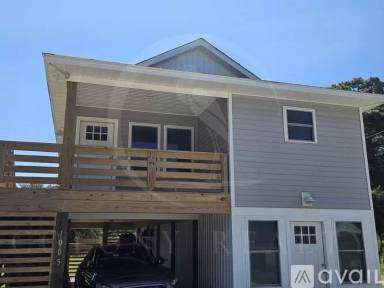 Main picture of 1005 W Dean St
