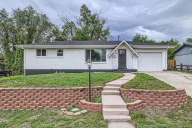 Main picture of 10 S Garo Ave