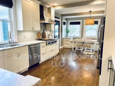 Main picture of 140 Church St