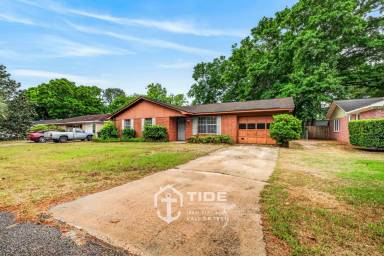 Main picture of 123 E Edgefield Dr